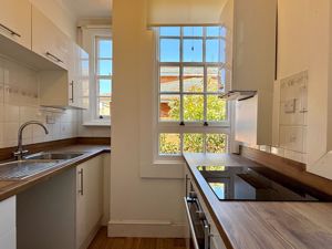 Kitchen- click for photo gallery